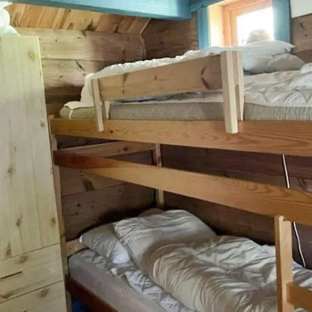 4 Person In Bryggja-by Traum *